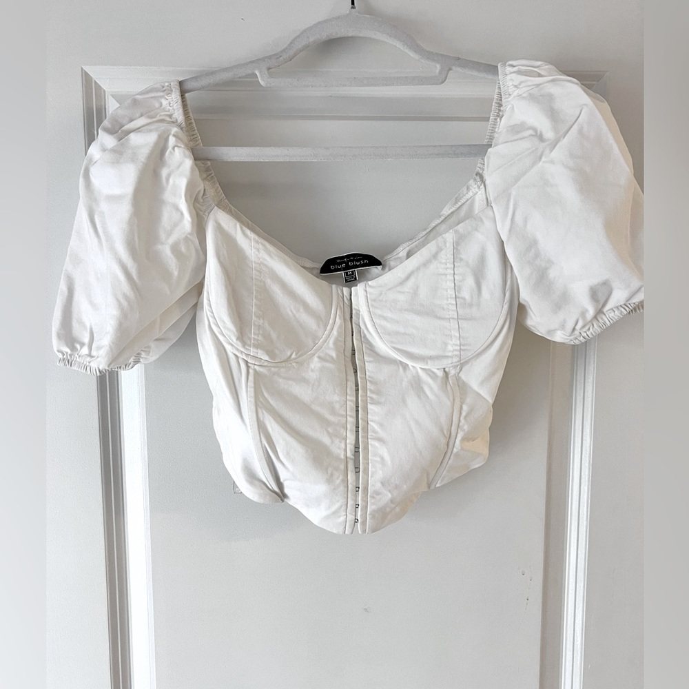 White puff sleeve crop top